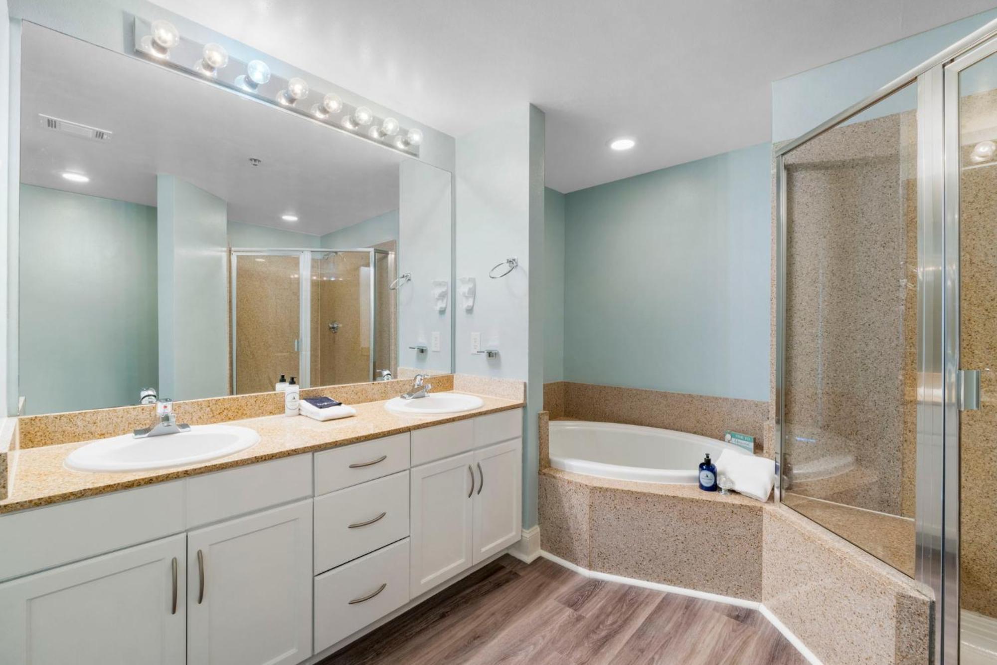 Holiday home Nautical Breeze At Laketown Wharf #1911 By Nautical